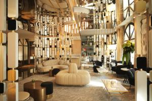 Лаундж или бар в Hôtel le Derby Alma by Inwood Hotels