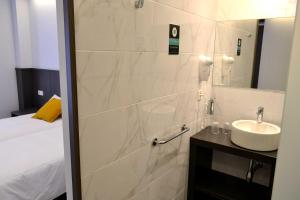 Un baño de Hotel Alda Estación Ourense