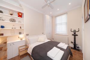 Tempat tidur dalam kamar di Central London Apartment - Great Location