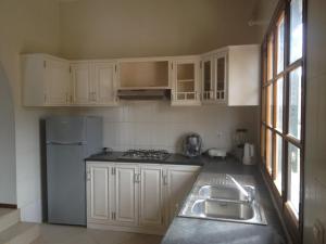 Virtuvė arba virtuvėlė apgyvendinimo įstaigoje Residencial Monte Cara
