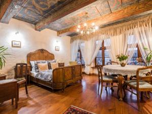 Łóżko lub łóżka w pokoju w obiekcie Apartamenty Molus na Rynku Staromiejskim