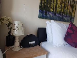 A seating area at Stay Norwich Apartment with Parking 