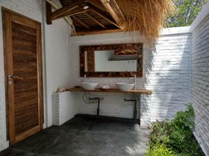Kylpyhuone majoituspaikassa Amrita Maumere Resort
