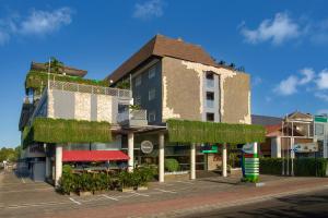 Gallery image of PrimeBiz Hotel Kuta in Kuta