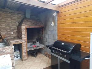 Gril dostupný pro hosty v vily