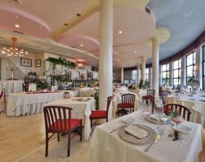 מסעדה או מקום אחר לאכול בו ב-David Palace Hotel