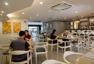 Mga guest na naka-stay sa Cebu Hotel Plus