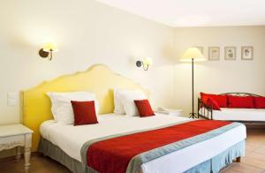 Letto o letti in una camera di Golden Tulip Avignon Le Paradou