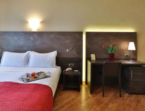 a hotel room with a bed and a desk at Best Western Hotel Metropoli in Genoa