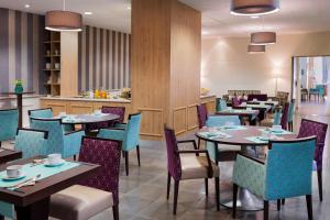 Posezení v ubytování Hôtel Le Rive Droite & SPA