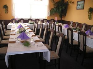 Restoran või mõni muu söögikoht majutusasutuses Hotel V Pivovaře Davle