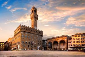 フィレンツェにあるRelais Florence Duomoの時計塔