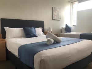 Postel nebo postele na pokoji v ubytování Parkdale Motor Inn
