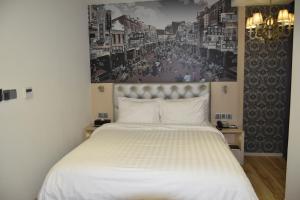Letto o letti in una camera di FX Hotel Tainan