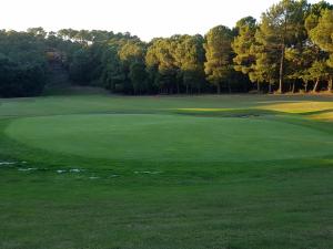 a view of a golf course with a green at Appartement a loué domaine de gasgogne a biscarrosse in Biscarrosse