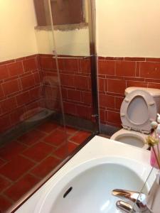 Bilik mandi di Love nostalgia No. 53 B&B