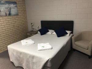 Katil atau katil-katil dalam bilik di Bororen Hotel Motel +25 gambar