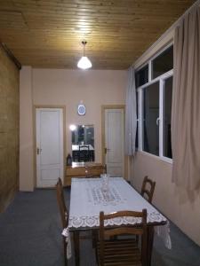 Fotografie z fotogalerie ubytování Guest House Guliada v destinaci Gordi
