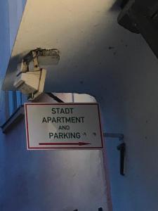 a sign that reads staff appointment and parking on a wall at Stadt Apartment in Günzburg