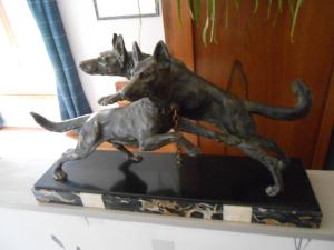 a statue of two dogs running on a table at La Passagere in Hauterive