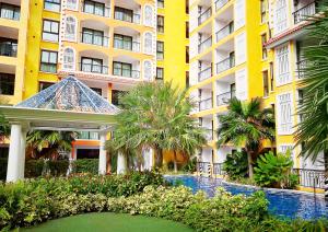 Gallery image of Venetian Poseidon Pool Hotel in Jomtien Beach