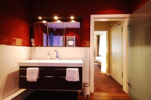 a bathroom with a sink and a red wall at Hotel Binz in Bernkastel-Kues