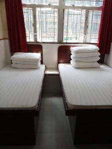 Postel nebo postele na pokoji v ubytování Lung Wa Hotel