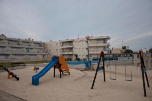 Zona de juegos infantil en Apartamento Eucaliptus A - Delta del Ebro