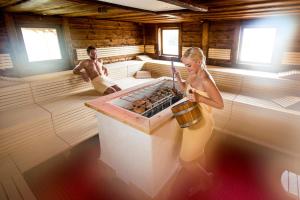 a man and a woman in a bath tub at NOVAPARK Flugzeughotel Graz in Graz