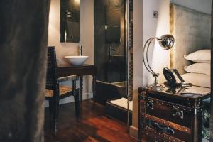 A bathroom at Oddfellows Chester 