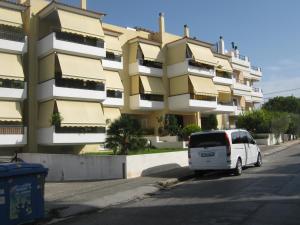 a white van parked in front of a building at Vasi in Markopoulo