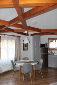 Kuchyňa alebo kuchynka v ubytovaní Danubia Apartman