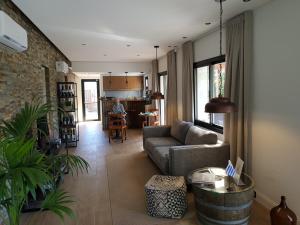 Ruang duduk di Pizzorno Lodge & Wine