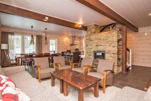 a living room with a couch and a fireplace at Villa Puolukka in Tahkovuori