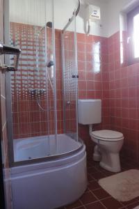 Ein Badezimmer in der Unterkunft Comfort and Views