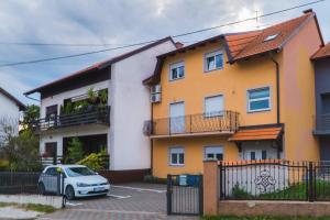 Budova, v ktorej sa apartmán nachádza