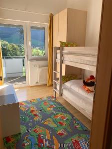 Katil dua tingkat atau katil-katil dua tingkat dalam bilik di Haus Röcken