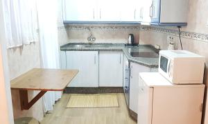 A kitchen or kitchenette at HISPALIS SAN LUIS Még 7 kép