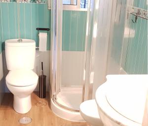 A bathroom at HISPALIS SAN LUIS