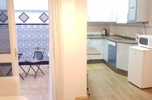 A kitchen or kitchenette at HISPALIS SAN LUIS