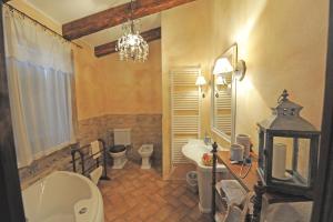 Agriturismo Sugheretello的一间浴室