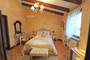 Кровать или кровати в номере Agriturismo Sugheretello