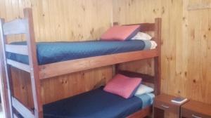 Narivoodi või narivoodid majutusasutuse Apart-Hotel Colonia-Königsberg ESTACIONAMIENTO Deptos Completos Ubicado En El Centro De Valdivia AIRE ACONDICIONADO toas