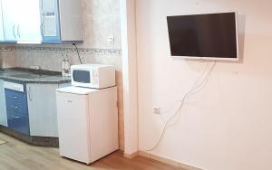 A kitchen or kitchenette at HISPALIS SAN LUIS