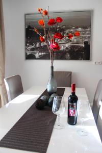 Nápoje v ubytování Luxury apartment with private pool
