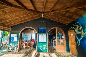 Fotografie z fotogalerie ubytování West End Dive Resort v destinaci West End