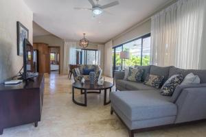 a living room with a couch and a table at 883 Residencial Casa Linda in Sosúa