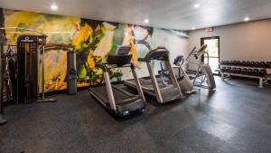 Centrum fitness w obiekcie Best Western Atoka Inn & Suites