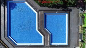 Vista de la piscina de Lembang Asri Resort o alrededores