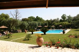 Bazén v ubytování Fiori Hotel nebo v jeho okolí